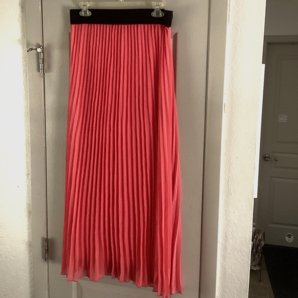 Cupio - Long pleated coral skirt Sz Medium